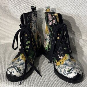 STEVE MADDEN SZ 8.5 Officer Floral Combat Lace Up Boots Zipper Closure